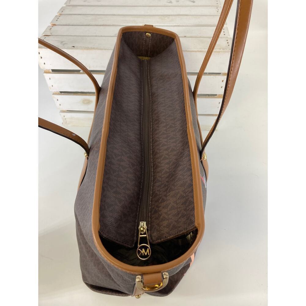 MICHAEL KORS, EXTRA LARGE SIGNATURE PVC LEATHER TOTE BAG - Picture 8 of 14